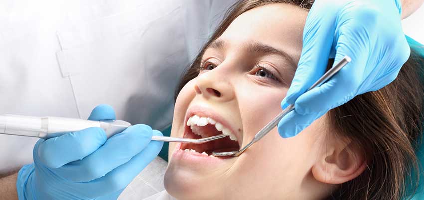چرا باید به دکتر دندان پزشکی مراجعه کنیم ؟